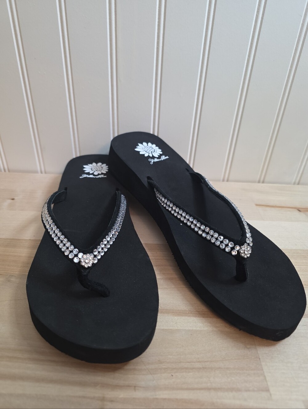 Yellow Box Jello Black Flip Flops Rhinestone Straps Size 8.5 M NWOB
